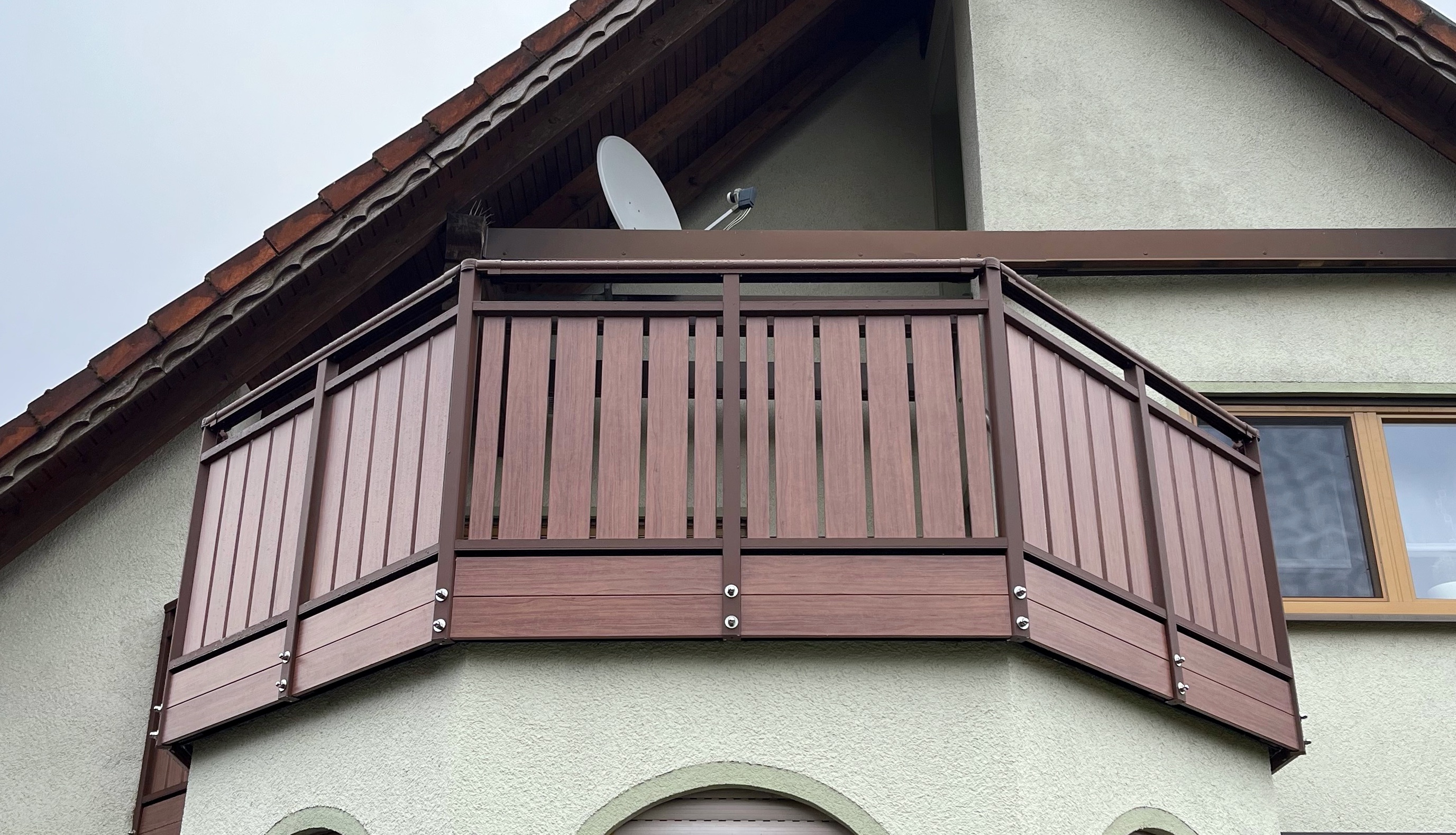 Wartungsfreier Aluminiumbalkon G+Z, Rostbraun, Walnuss hell