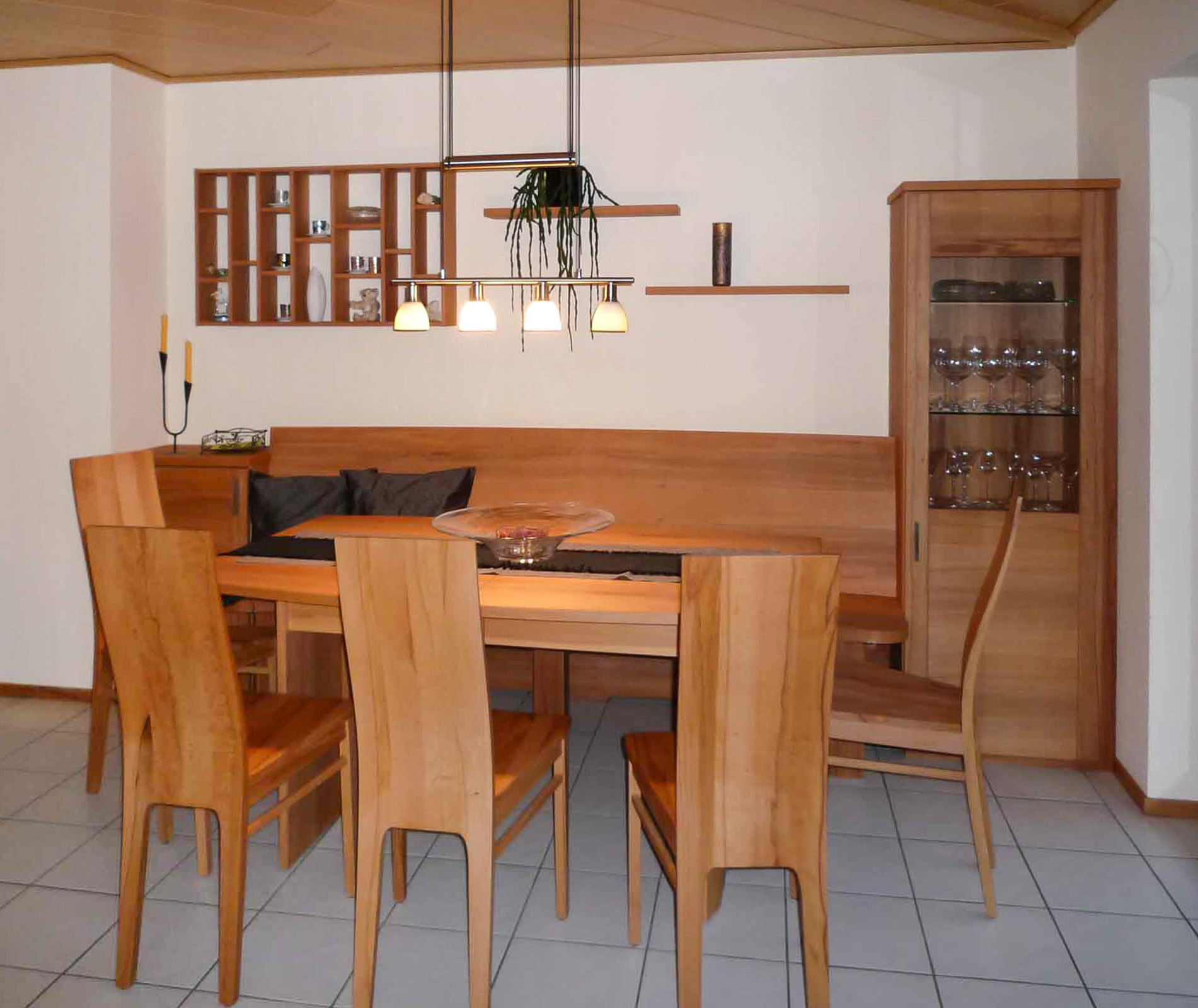 Eckbank mit Tisch und Stühlen Kernbuche