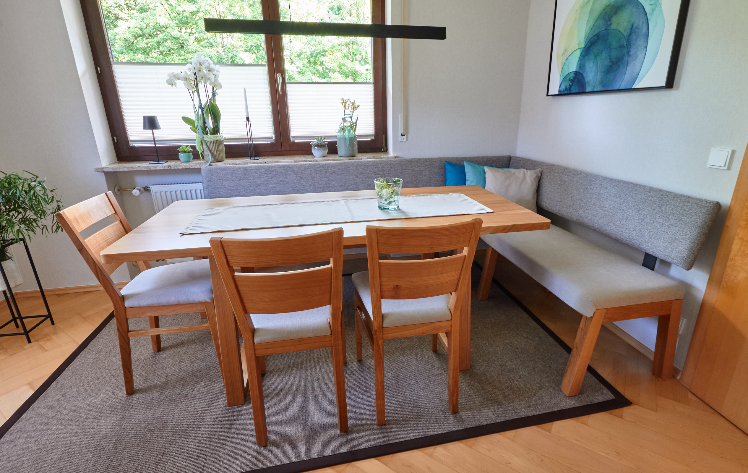 Eckbank mit Tisch & Stühlen in Kirschbaum massiv