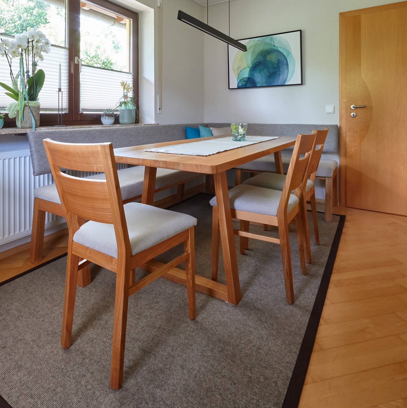 Eckbank mit Tisch & Stühlen in Kirschbaum massiv