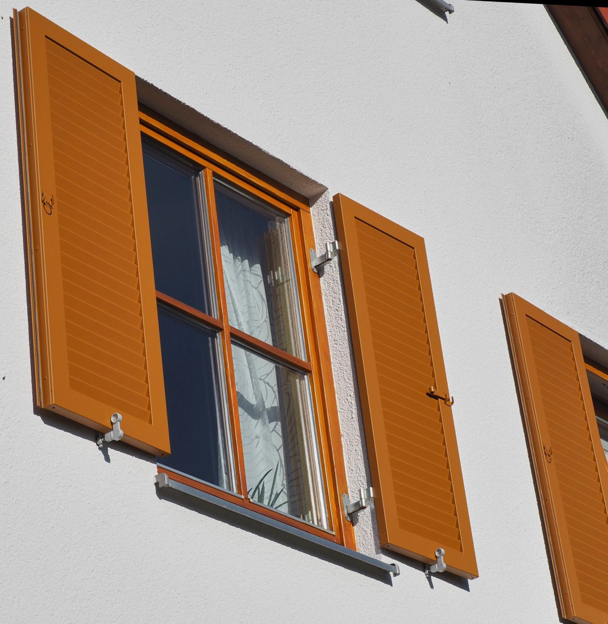 Klappladen Aluminium nach RAL 8001 Ockerbraun Feinstruktur