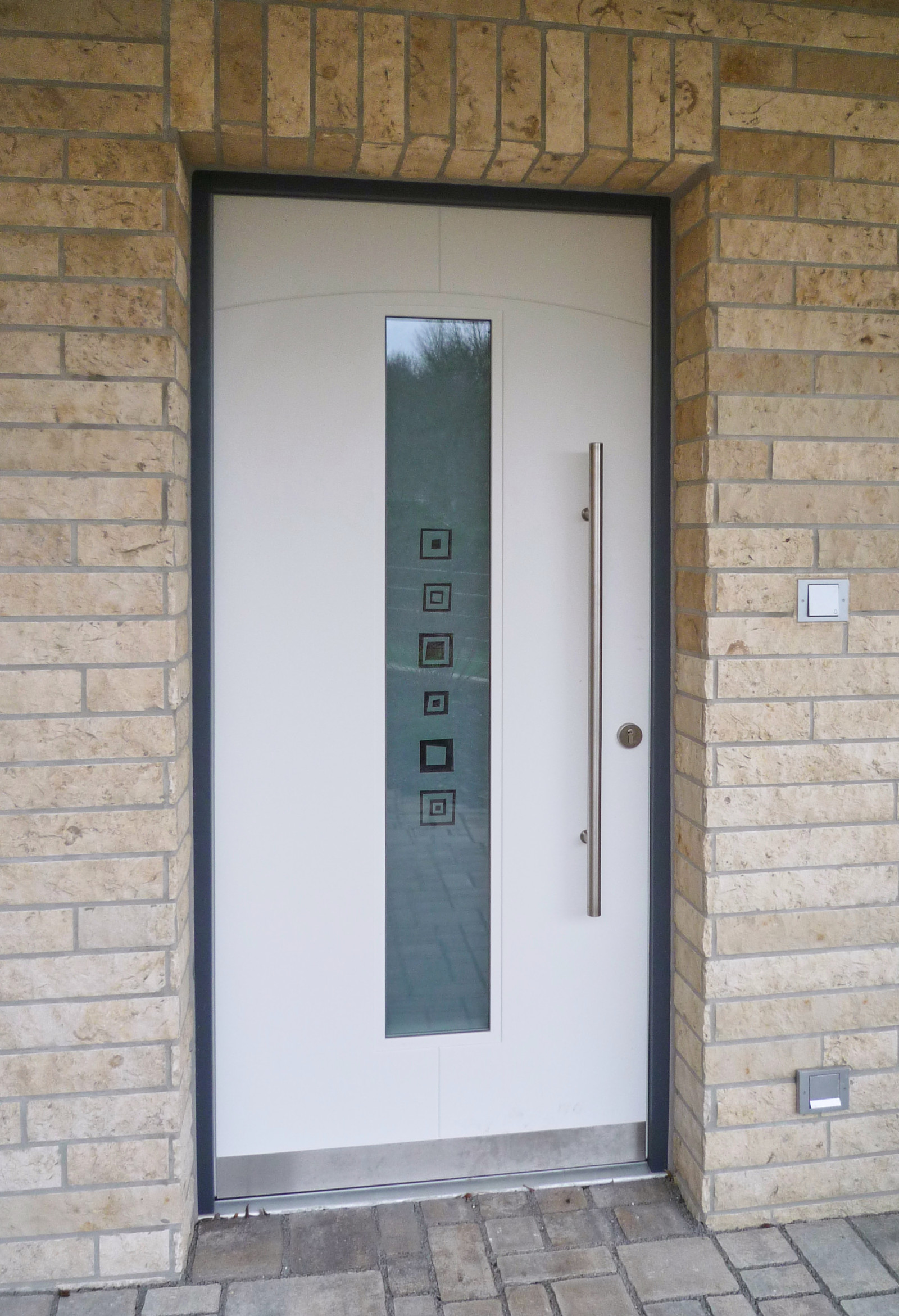 Holz-Haustüre Rachinger Basic, Rahmen RAL 7015 Schiefergrau, Türblatt RAL 9016 Verkehrsweiß