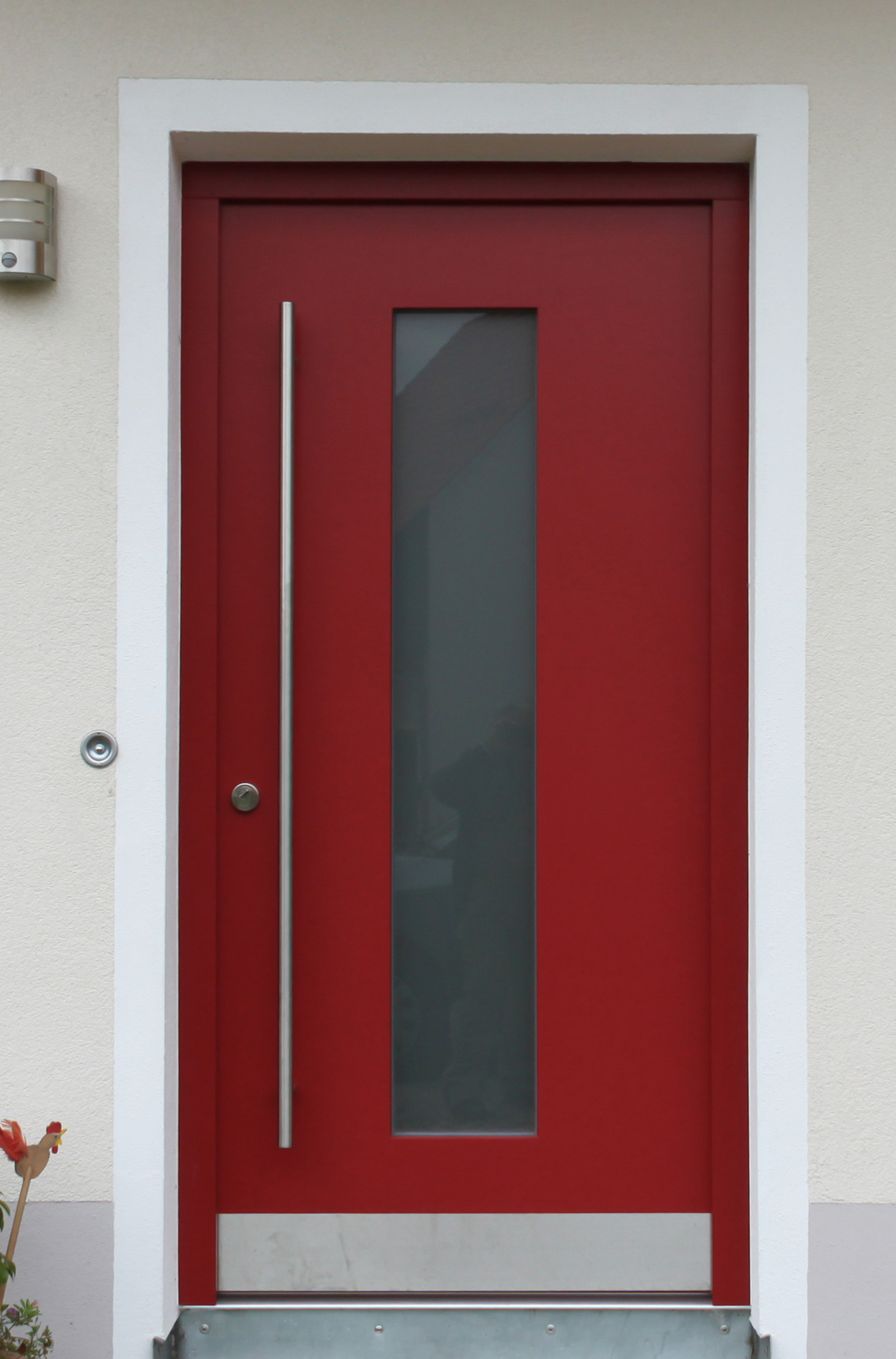 Holz-Haustüre Meranti, RAL 3002 Kaminrot