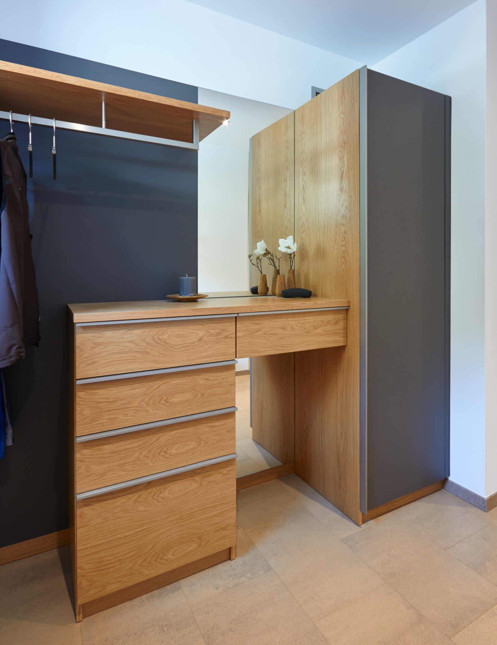 Garderobe Eiche lackiert, Rehau Rauvisio crystal 1702 L Fumo matt