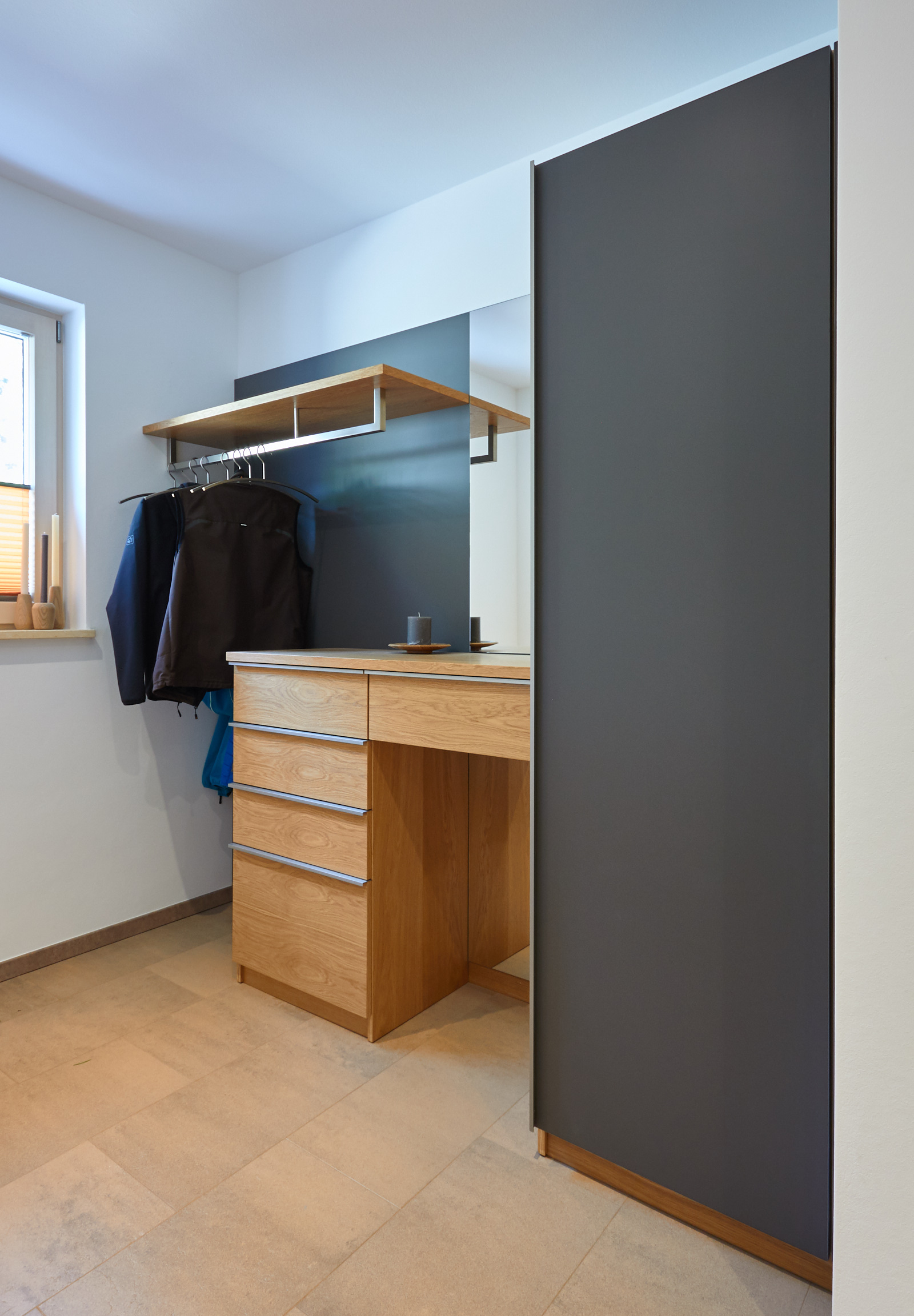 Garderobe Eiche lackiert, Rehau Rauvisio crystal 1702 L Fumo matt