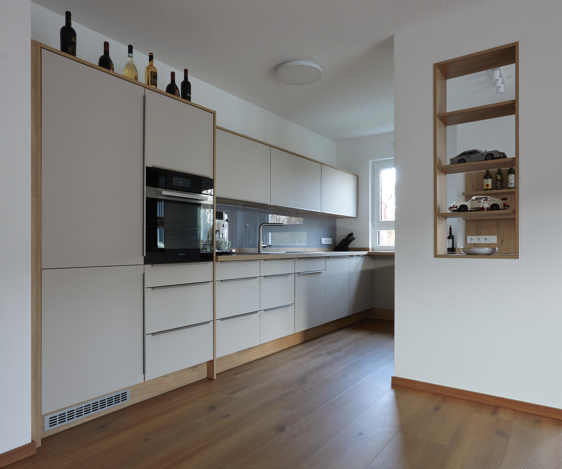 Küche Dekor H3359 ST32 Davenport Eiche naturhell, Fronten U702 PM Kaschmirgrau PerfectSense matt