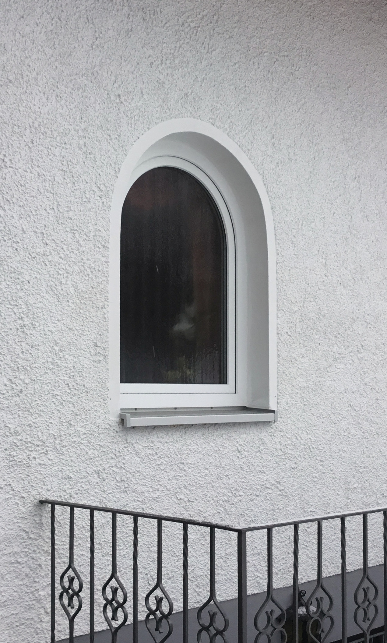 Kunststoff-Rundbogenfenster in weiß