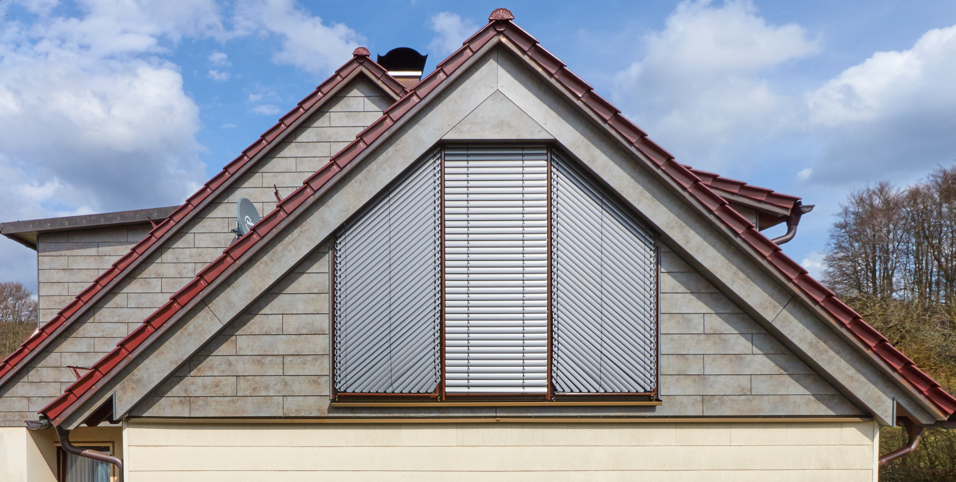 Giebelverkleidung mit Fundermax Exterior 0793 Patina Zinn Stulpschalung