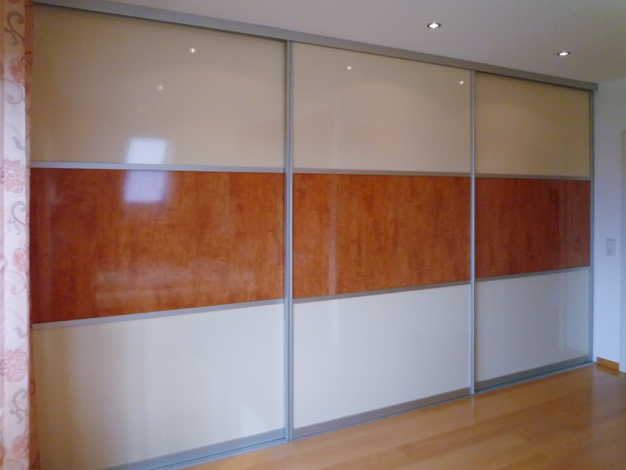 Alu-Schiebetürelement (Silent Alu Flex) mit Füllungen Dekor