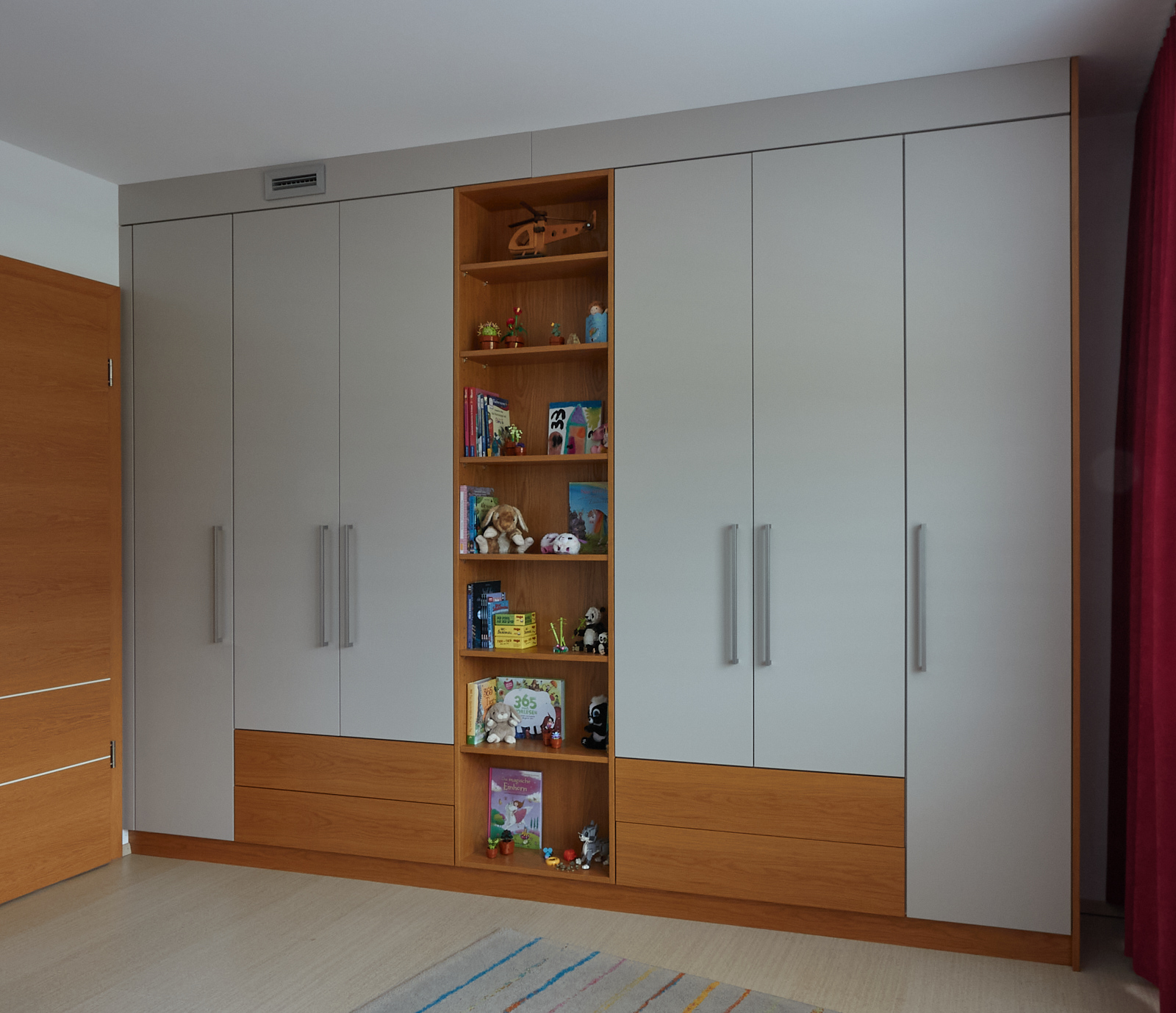 Schlafzimmerschrank, Fronten Eiche furniert bzw. lackiert