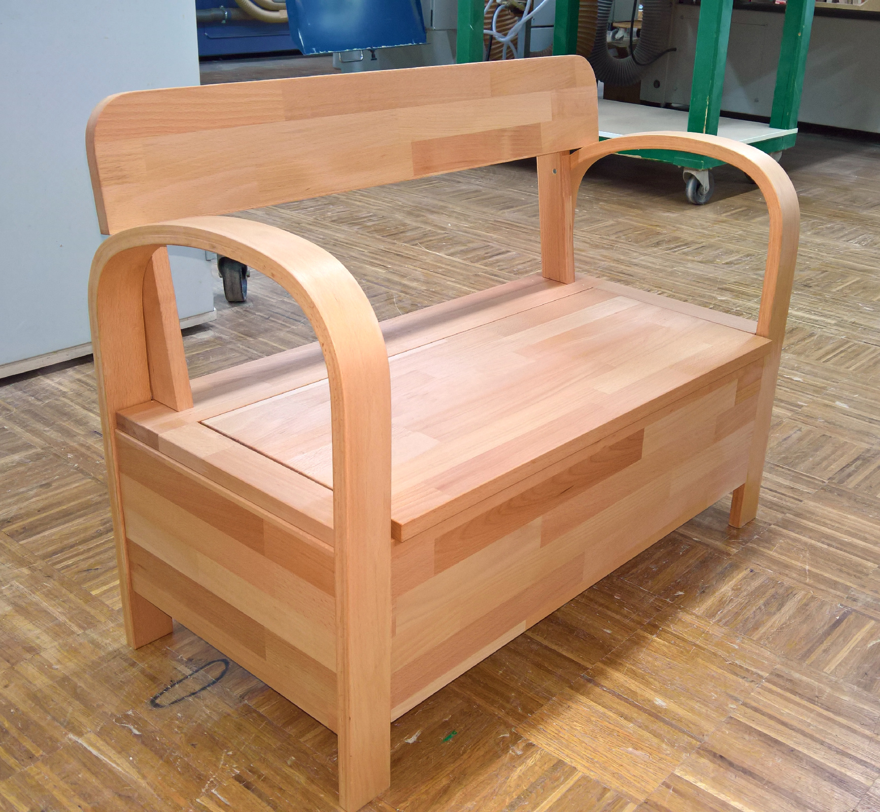 Kinderbank in Buche keilverzinkt, geölt mit Bankkasten