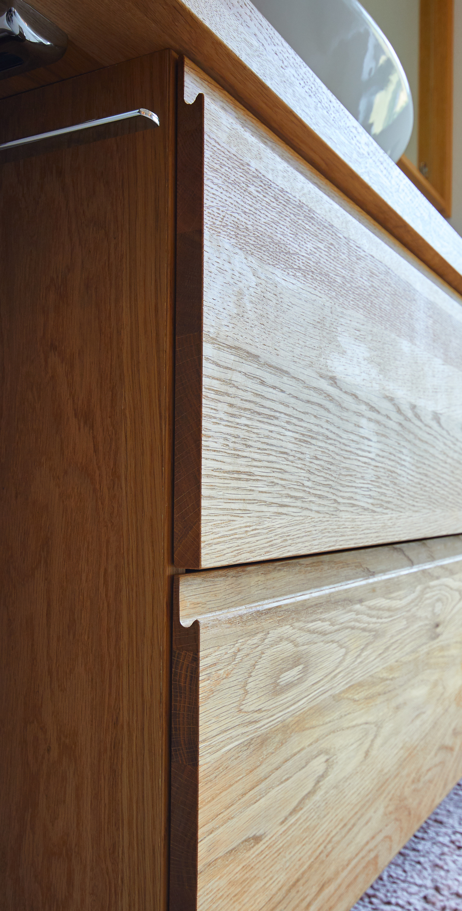 Eiche massiv geölte Fronten mit Grifffräsung