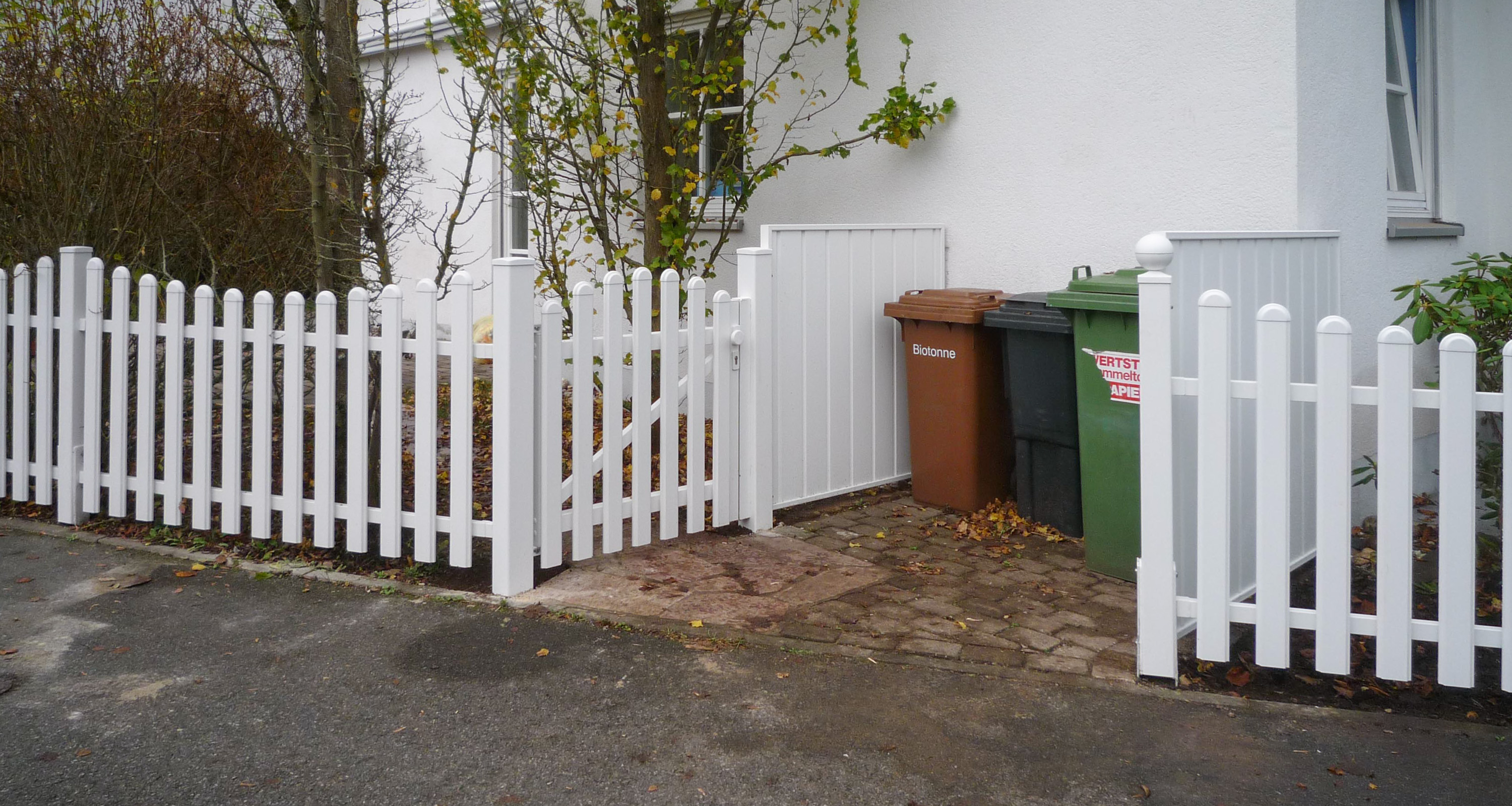 Wartungsfreier Aluminiumzaun Stuttgart FG1, RAL 9016 Verkehrsweiß