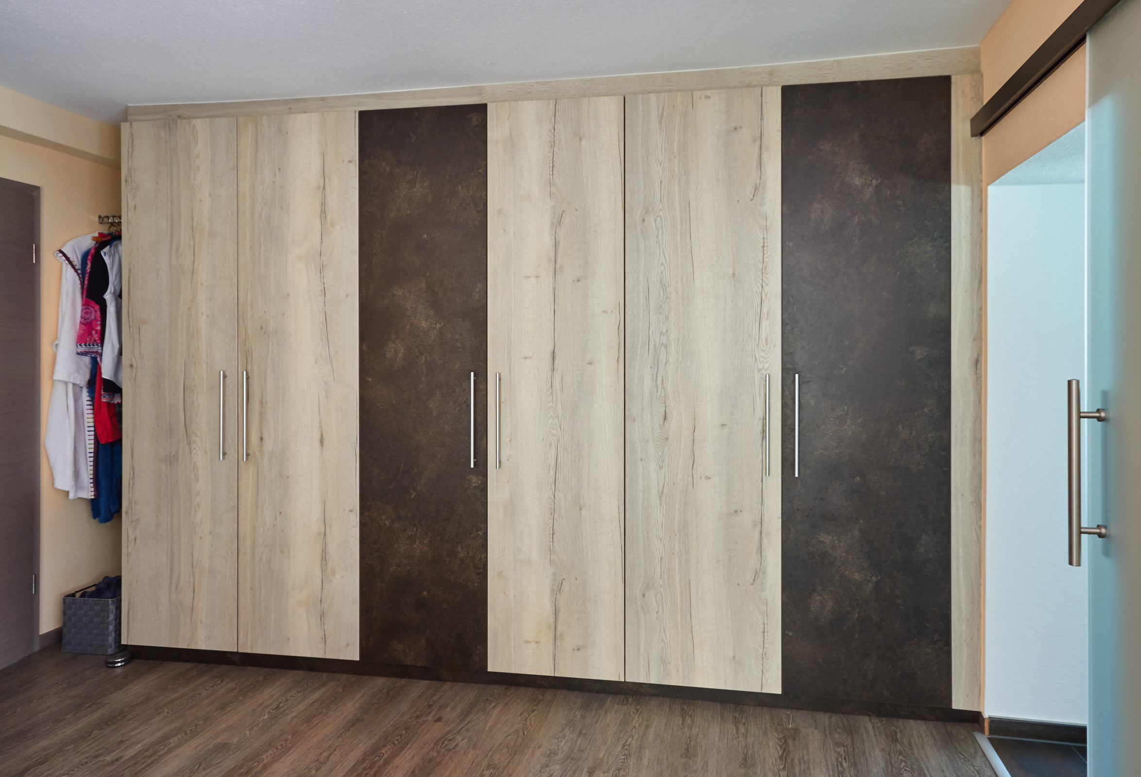 Schlafzimmer Dekor H1176 ST37 Halifax Eiche weiß, F311 ST87 Ceramic Anthrazit